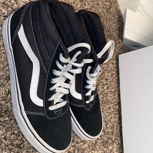 Women’s high top black vans
